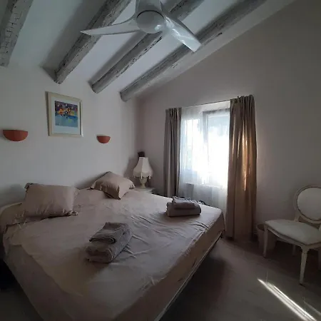 Coral By Aguilarent *